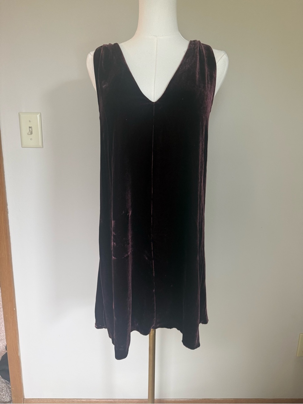 Babaton Aritzia Velvet Shift Dress Burgundy Plum Vintage Holidays Y2K 2010’s XS